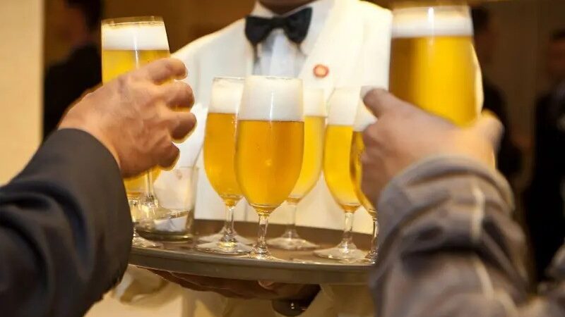 A história do chope no Brasil: como bebida trocou os modos europeus pelo ‘borogodó’ carioca