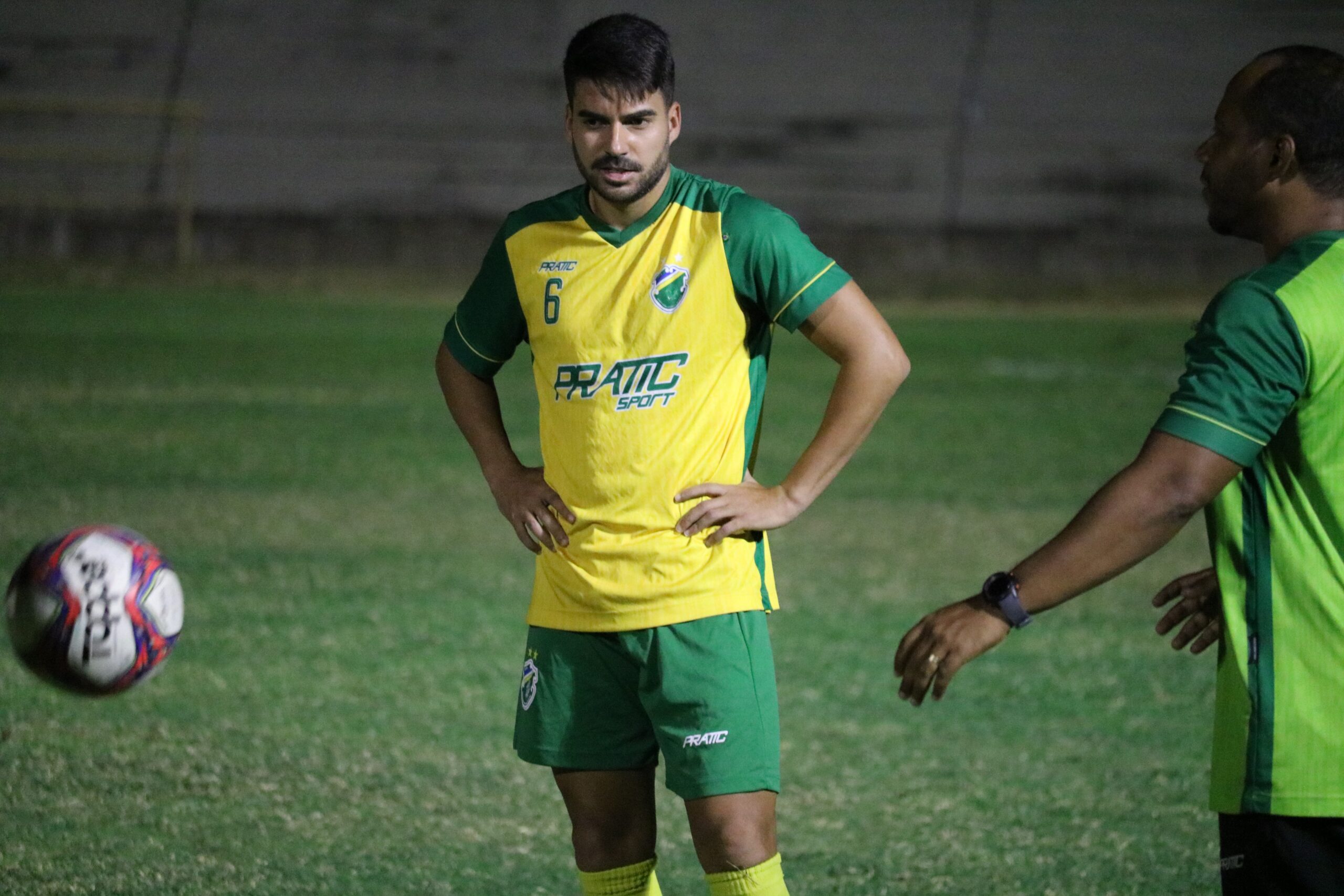 Sousa anuncia lateral-direito com passagem pela Seleção Sub-17 ao lado de Neymar e Casemiro