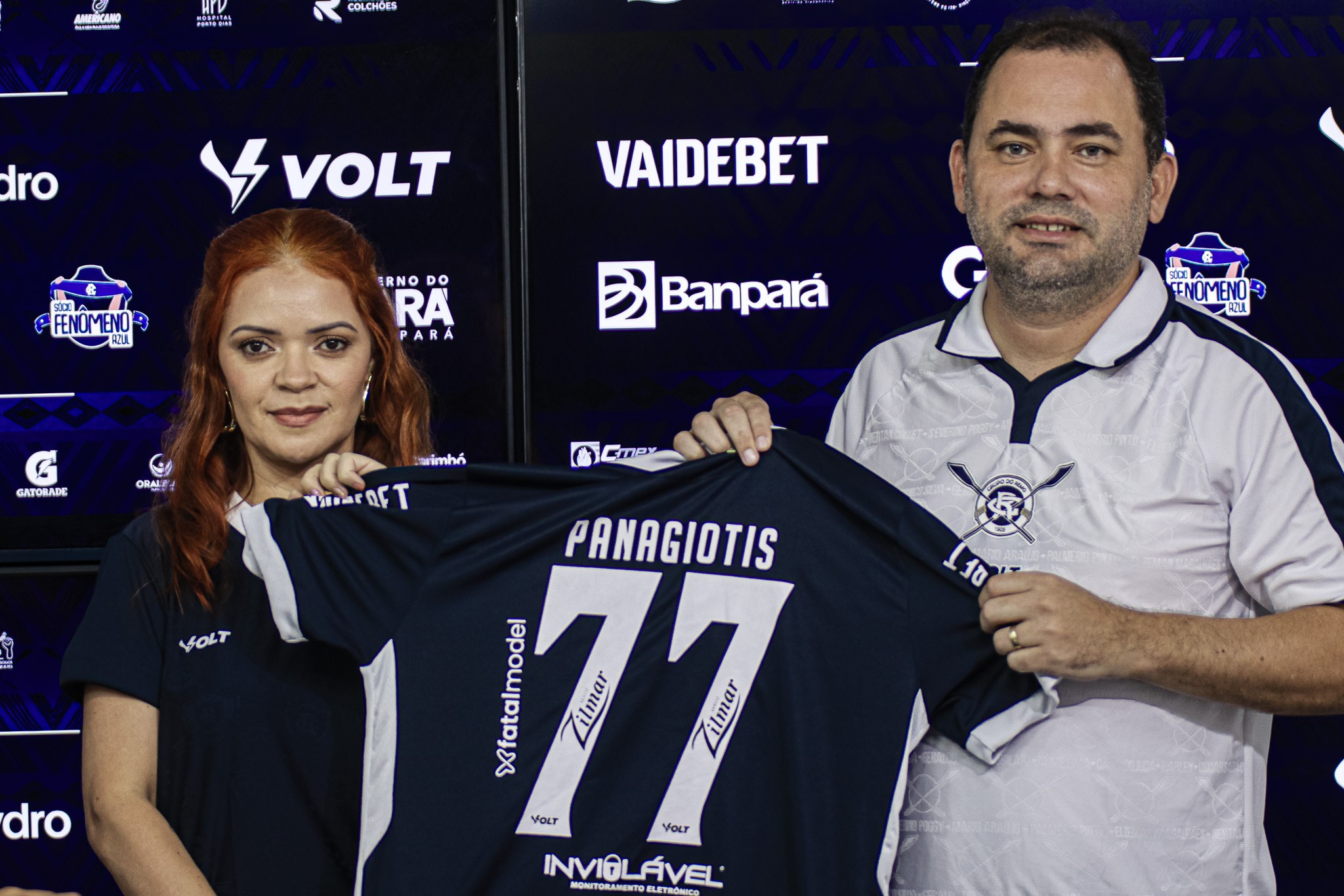 Remo fecha patrocínio milionário com site de acompanhantes