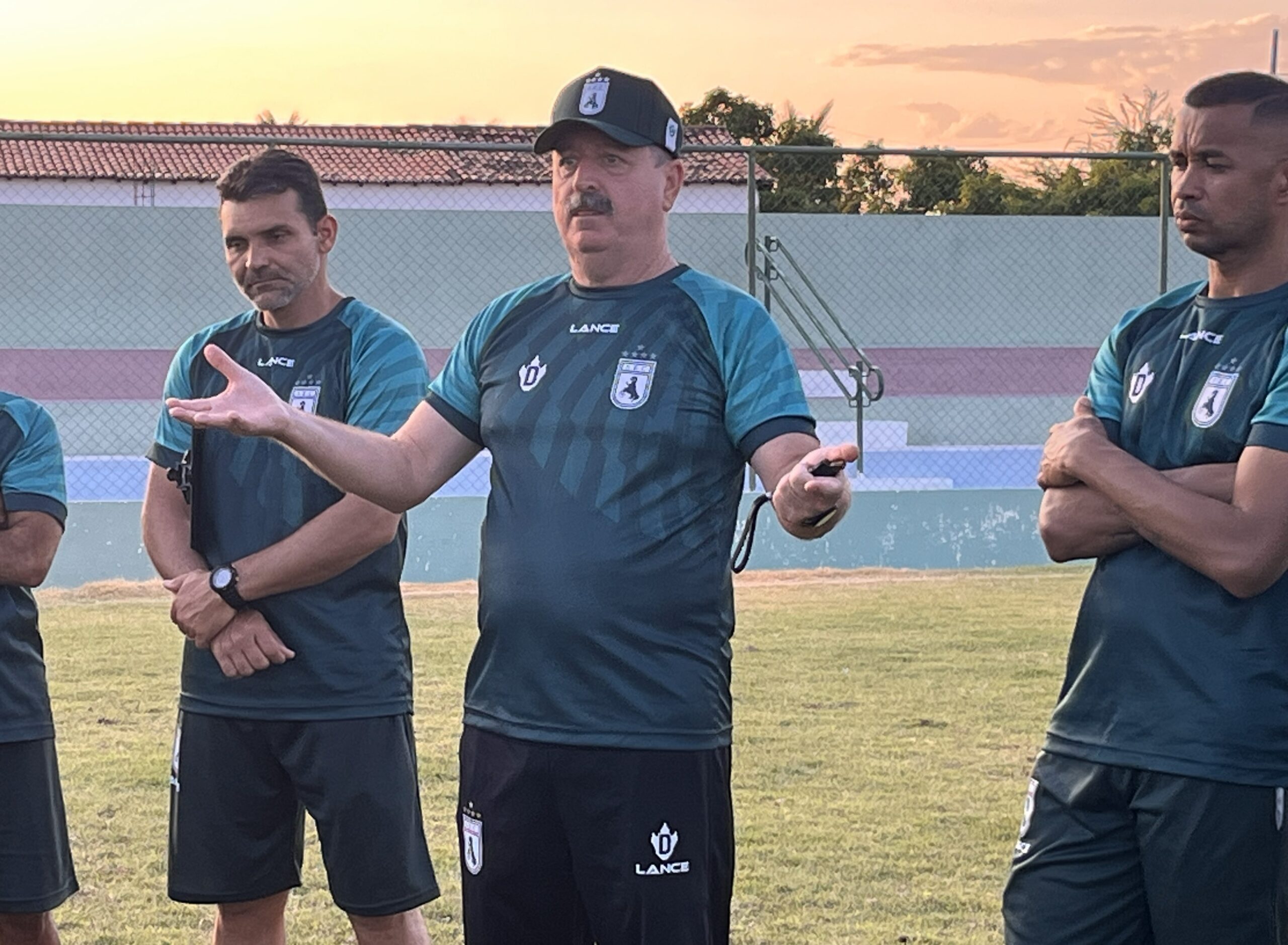 Leandro Campos pede demissão e não comanda mais o Sousa