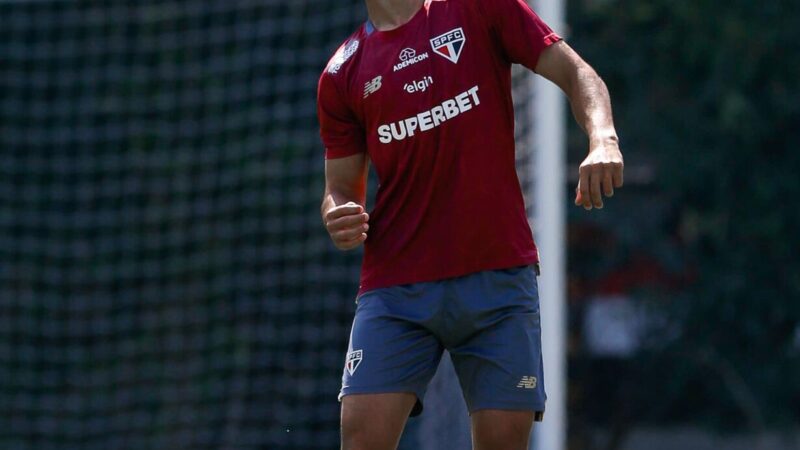 Joia 2026: torcedor e “treinador” em campo, Nicolas será promovido a profissional no São Paulo