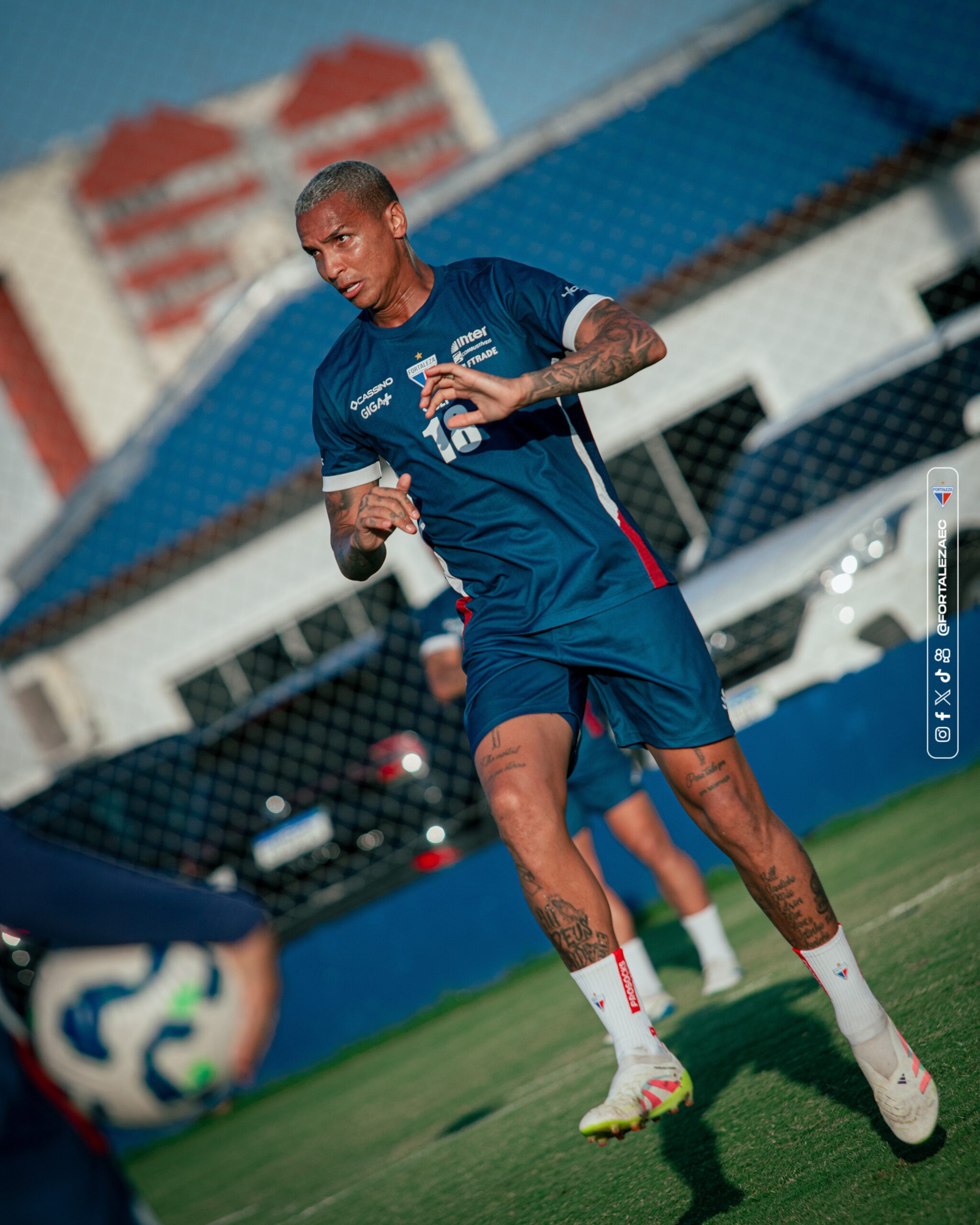 Deyverson e Lucero se reapresentam ao Fortaleza