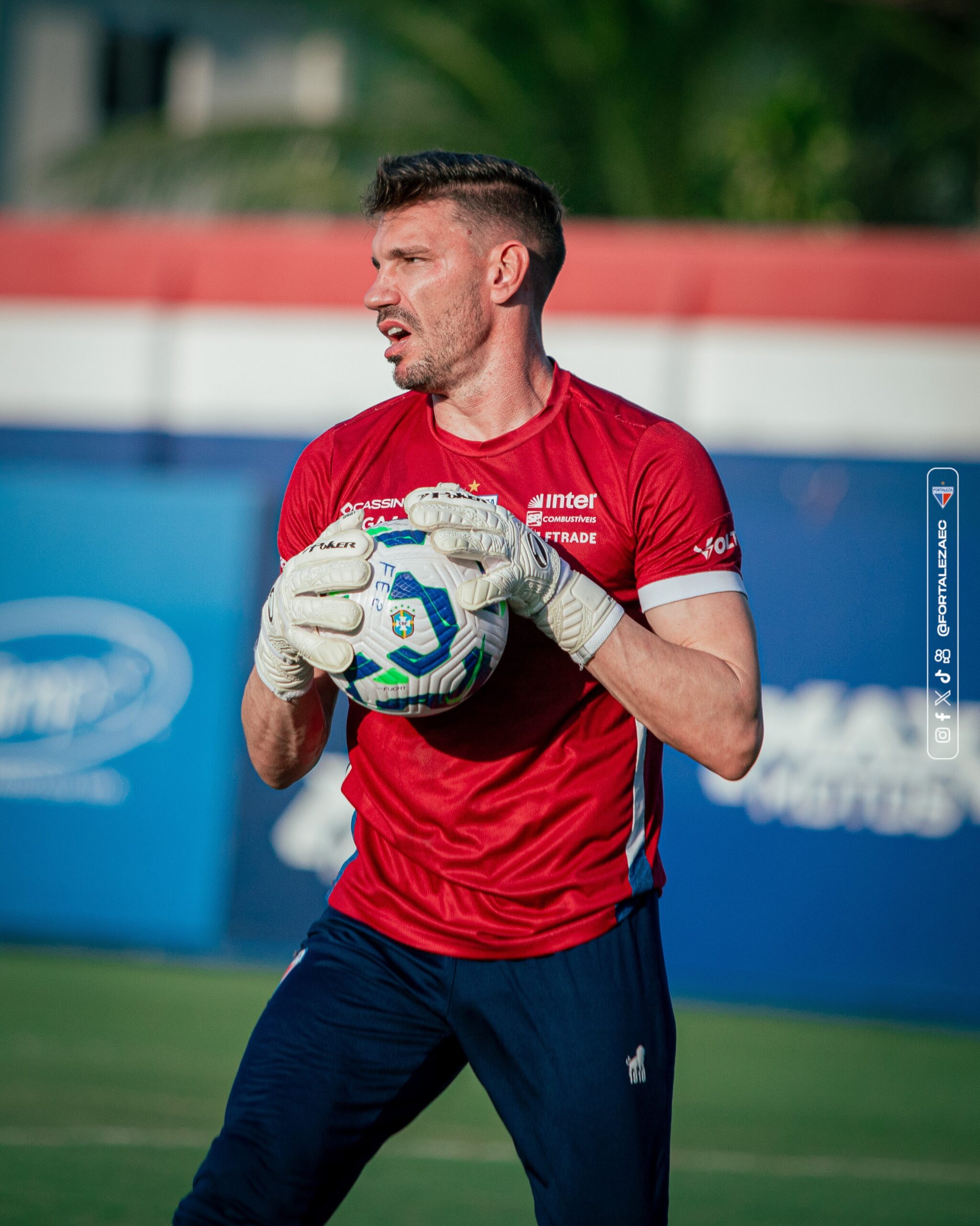 Gestor do Fortaleza detalha negociações de jogadores com Corinthians: “Discussão calorosa”