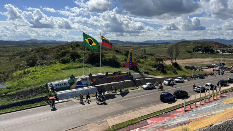 Como é a cidade brasileira que recebe milhares de venezuelanos em meio à crise no país vizinho