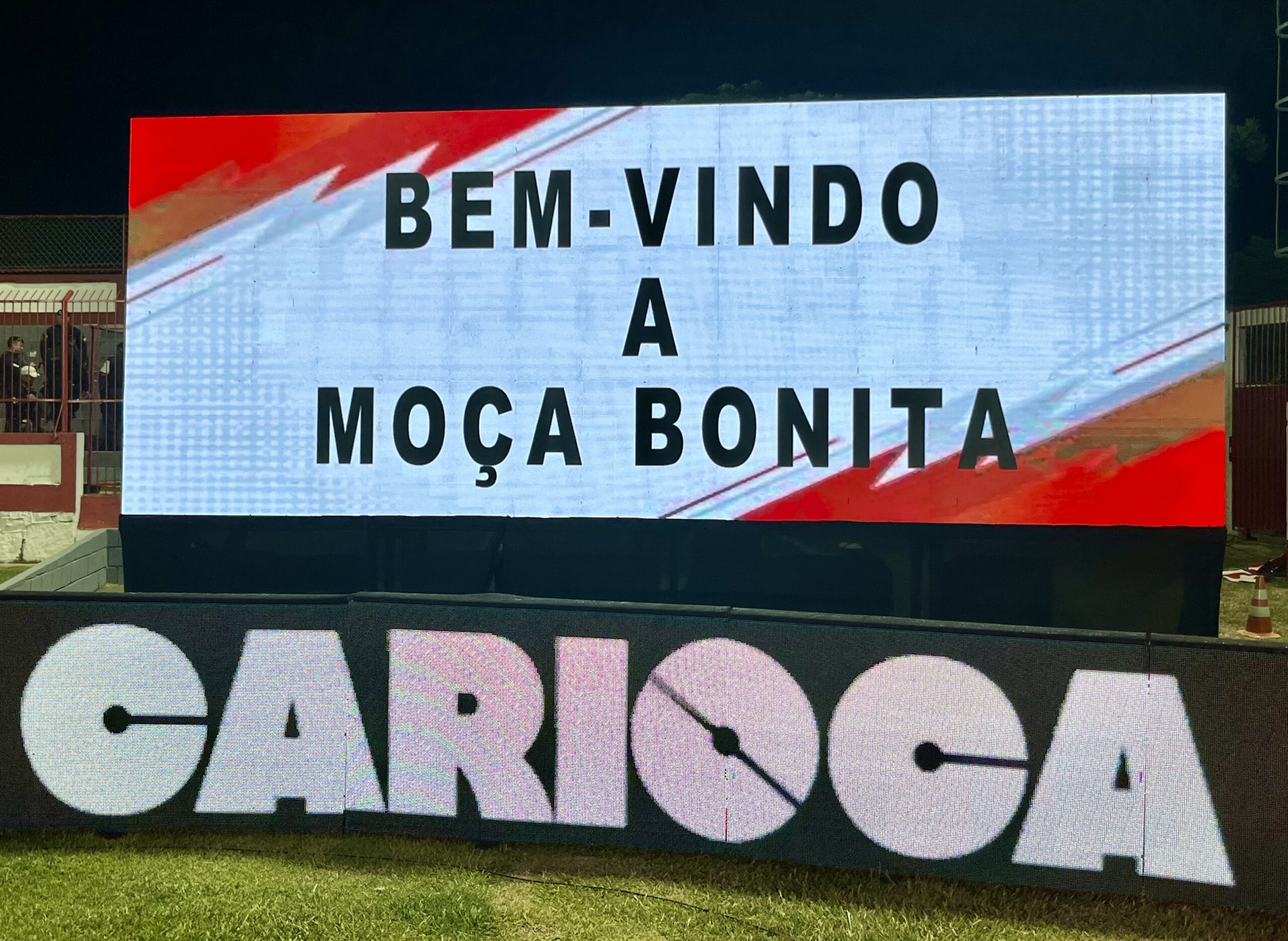 Lotada, Moça Bonita respira nostalgia em festa do Bangu contra o Flamengo e noite de Garrinsha