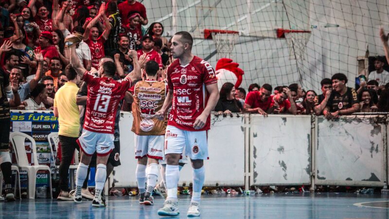 Punido por doping, campeão do mundo de futsal com o Brasil joga no interior do Ceará