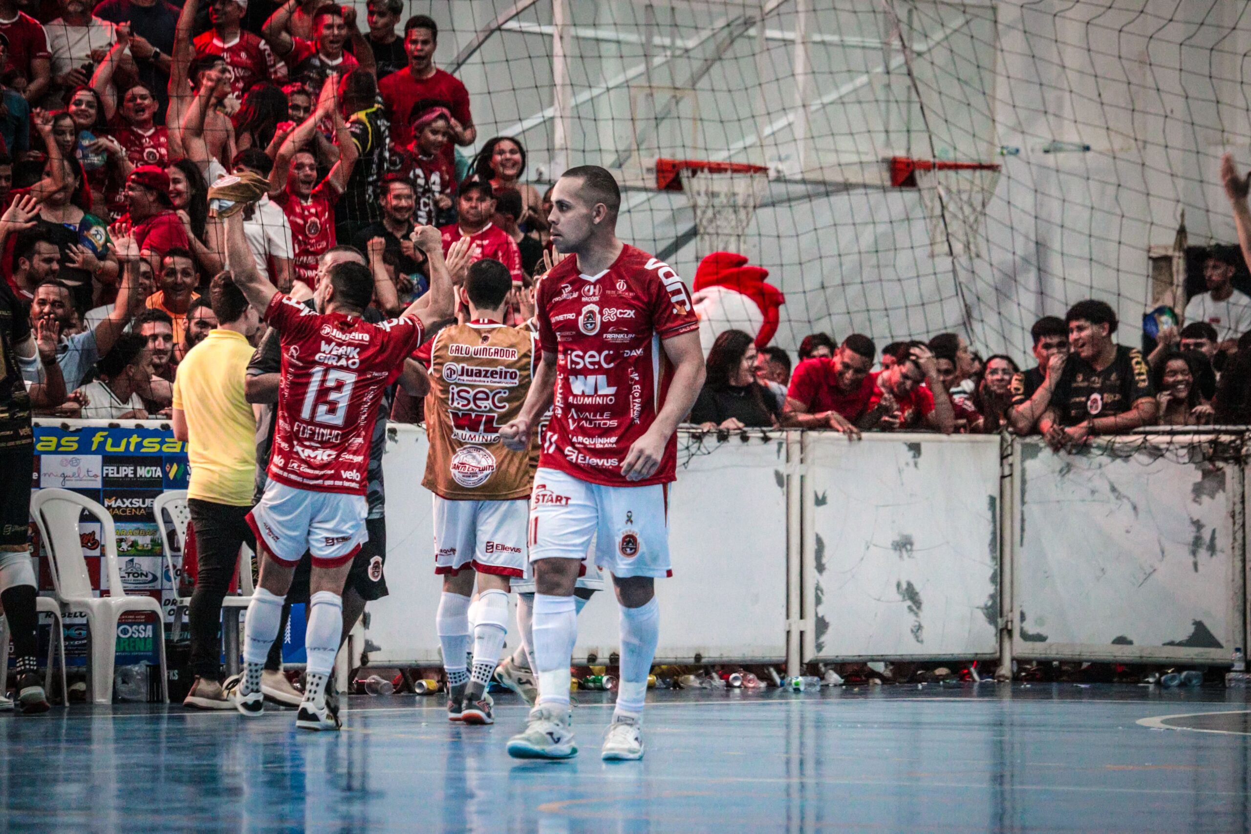 Punido por doping, campeão do mundo de futsal com o Brasil joga no interior do Ceará