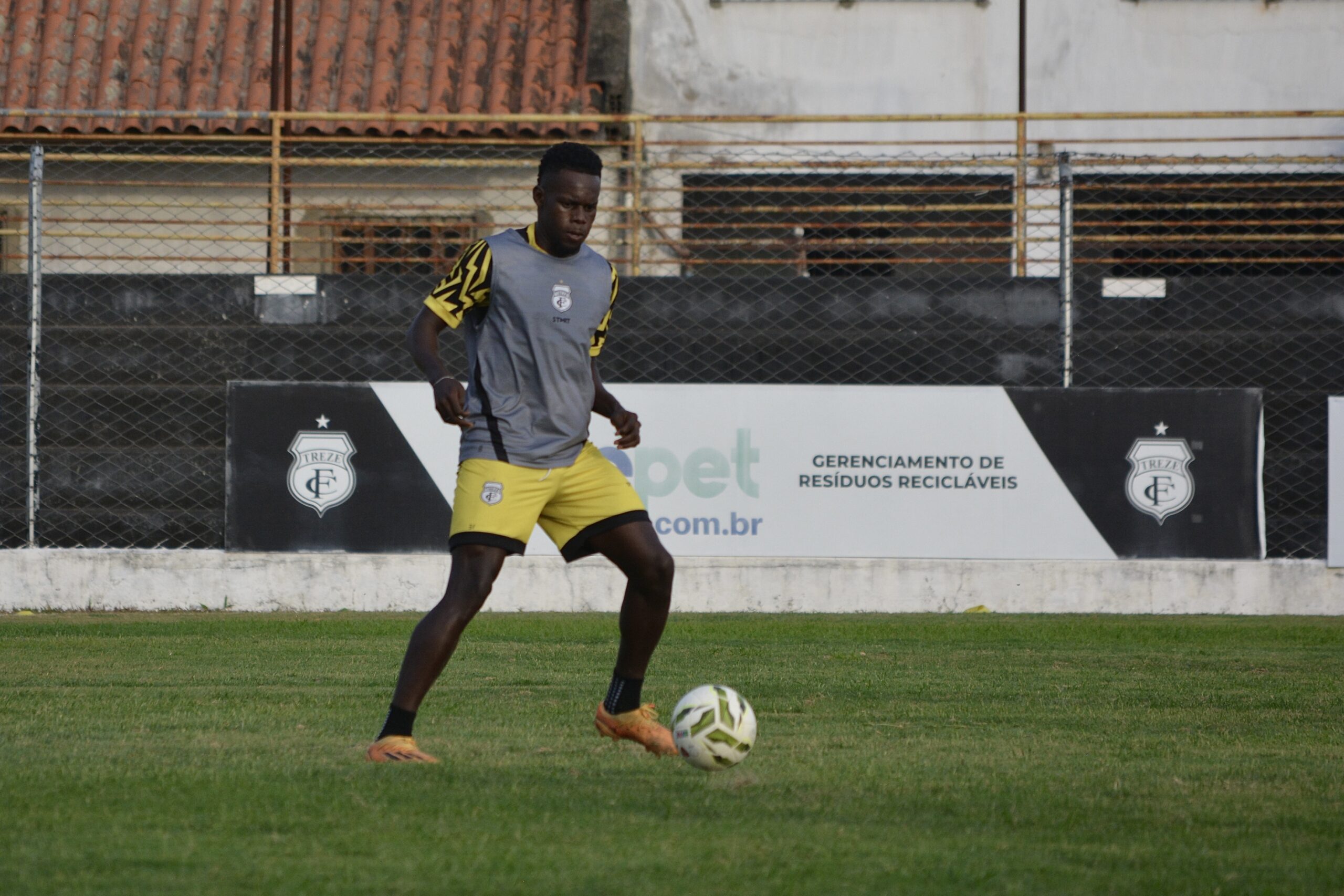 Kevin Rivas exalta trajetória no Brasil e reforça evolução do Treze com grupo forte e competitivo