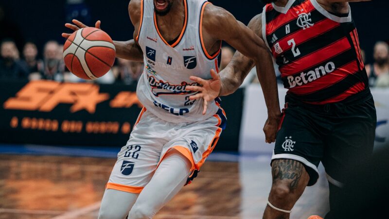 Unifacisa vence o Flamengo no estouro do cronômetro no NBB 2025/26