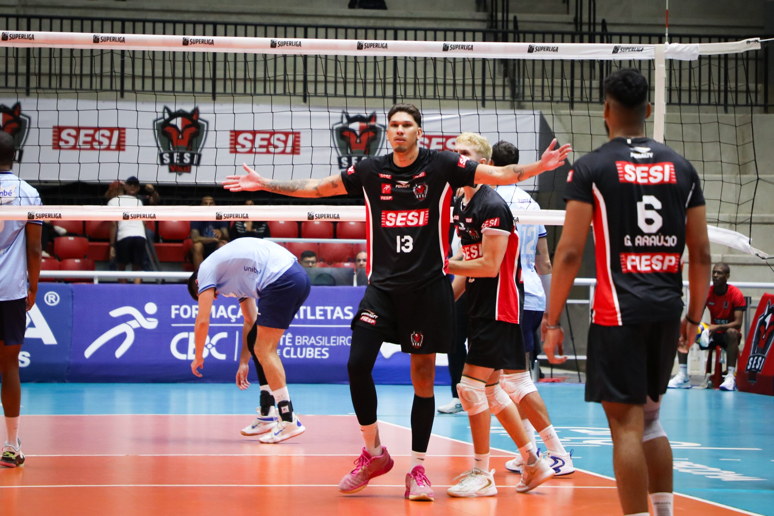 Sesi-Bauru reverte 2 a 0 e vence o Minas de virada na Superliga Masculina