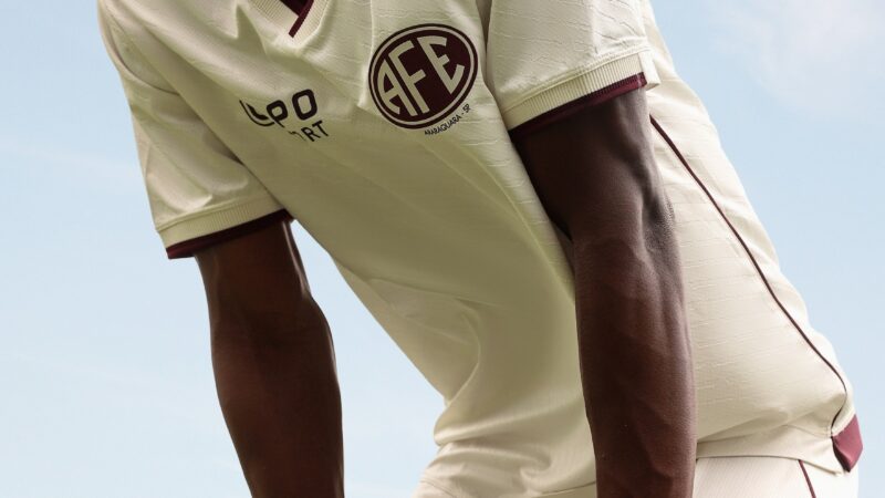 Ferroviária homenageia anos 1980 em uniformes para temporada 2026; veja fotos