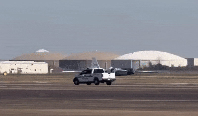 VÍDEO: Avião da Nasa sofre falha e faz pouso ‘de barriga’ no Texas