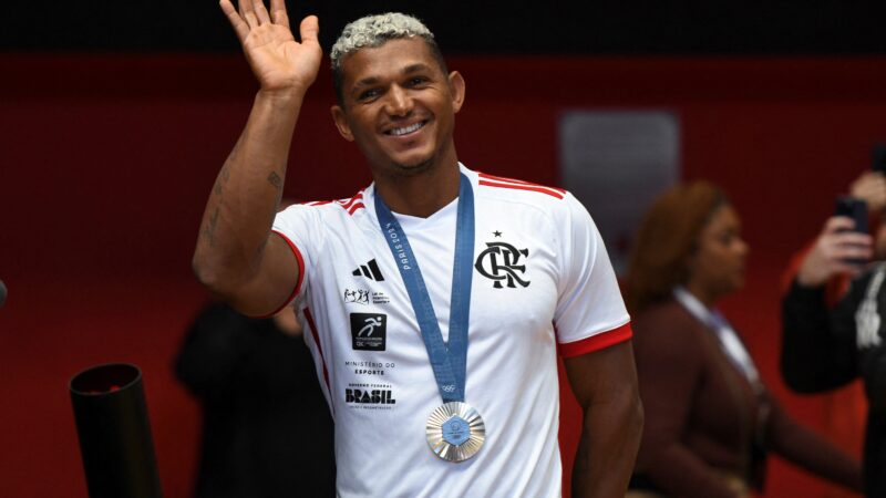 Isaquias agradece ao Flamengo e à torcida rubro-negra após dispensa do clube: “Foi incrível, mágico”