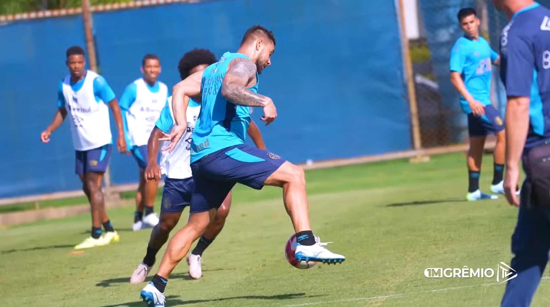 Grêmio inicia pré-temporada com reforço caseiro para a lateral-direita; entenda