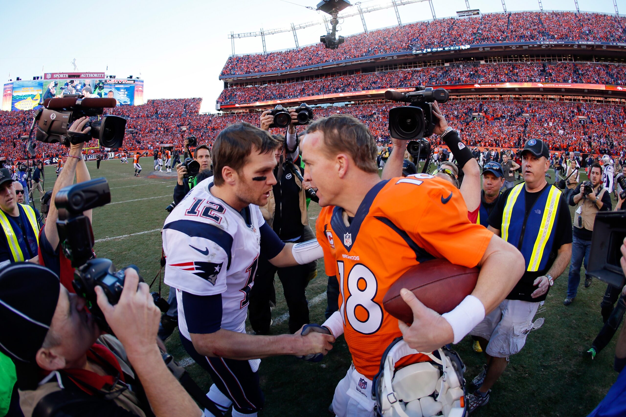 Patriots e Broncos voltam a se enfrentar em primeira final após Brady e Manning