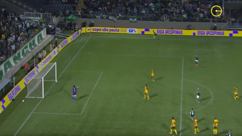 Arbitragem dá gol para o Palmeiras na Copinha em bola que passou longe de entrar; veja vídeo