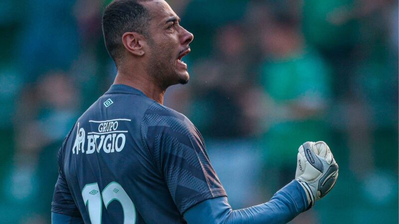 Goleiro da Chapecoense prevê estreia dura contra o Santos: “Margem de erro baixa”