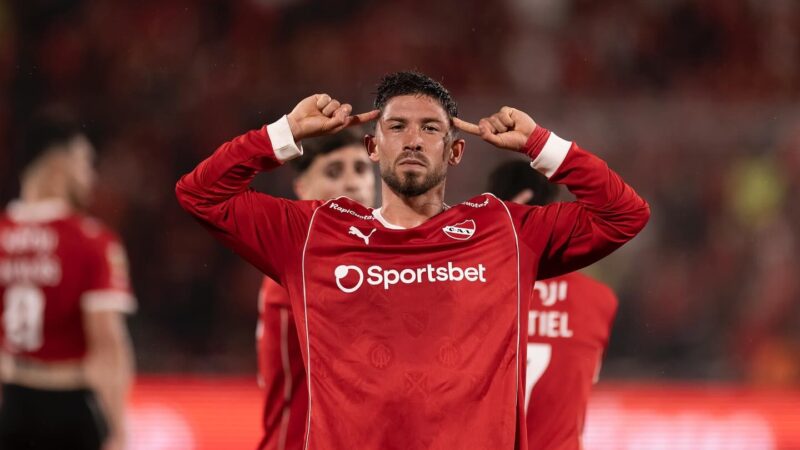 Negociação com o Santos trava, e Loyola viaja para iniciar pré-temporada com o Independiente