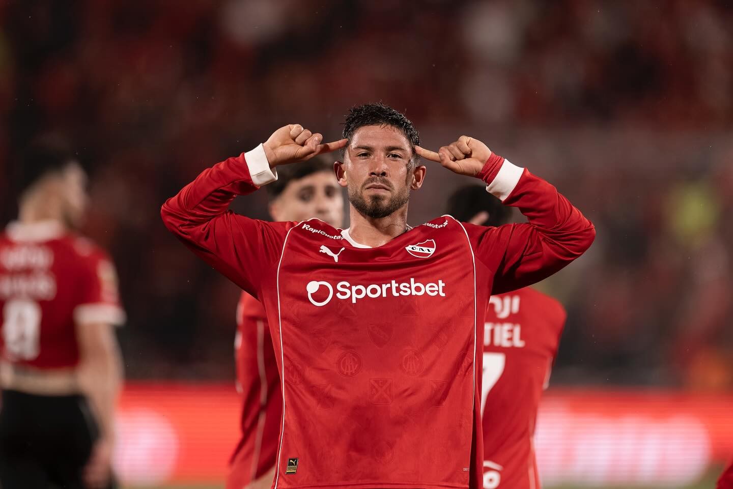 Negociação com o Santos trava, e Loyola viaja para iniciar pré-temporada com o Independiente