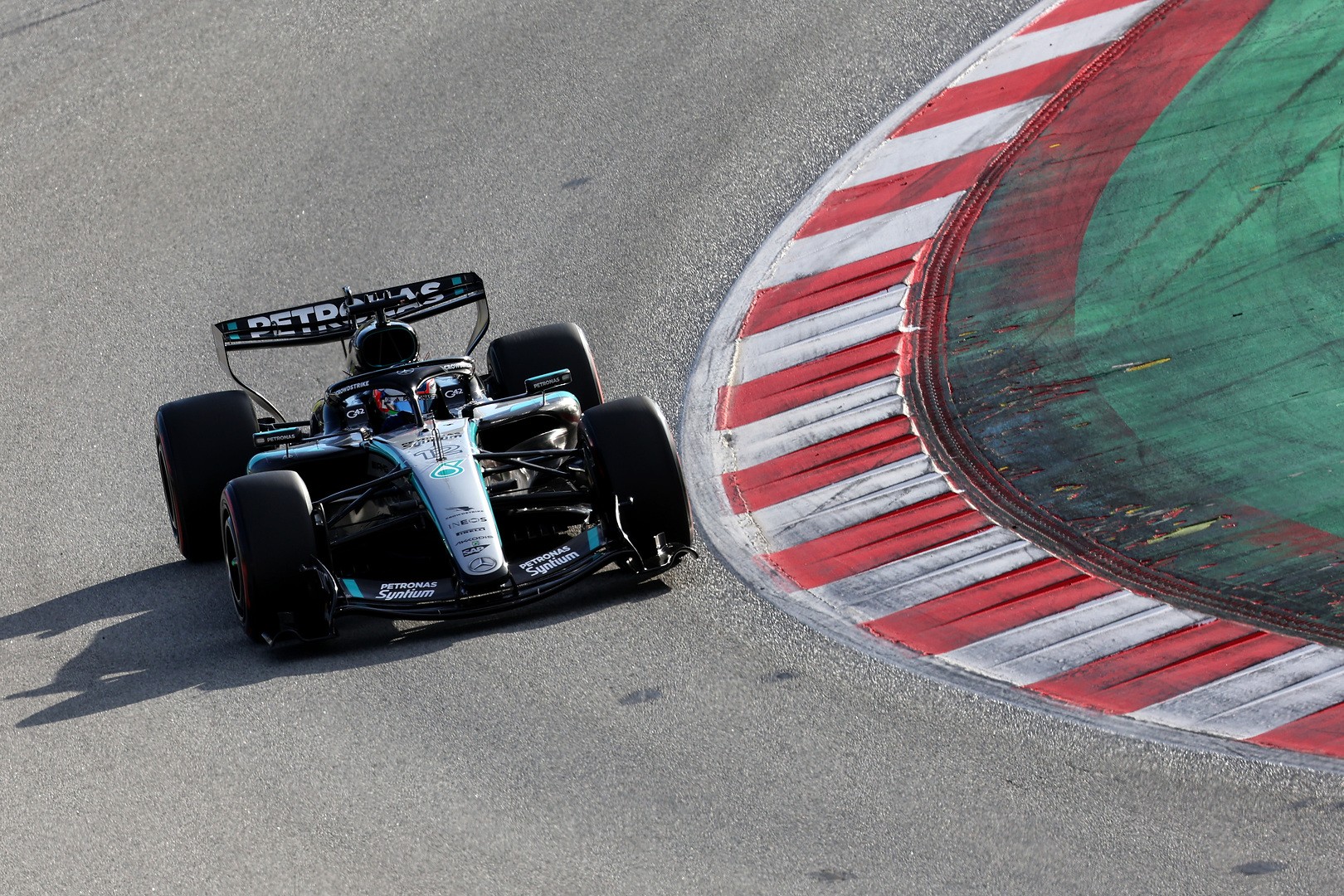 Análise: F1 em Barcelona vê Mercedes favorita, Ferrari em ascensão e Audi em desenvolvimento