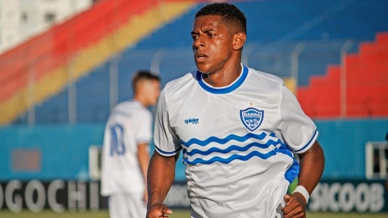 Autor de gol olímpico contra a Chape retorna ao Barra pela terceira vez