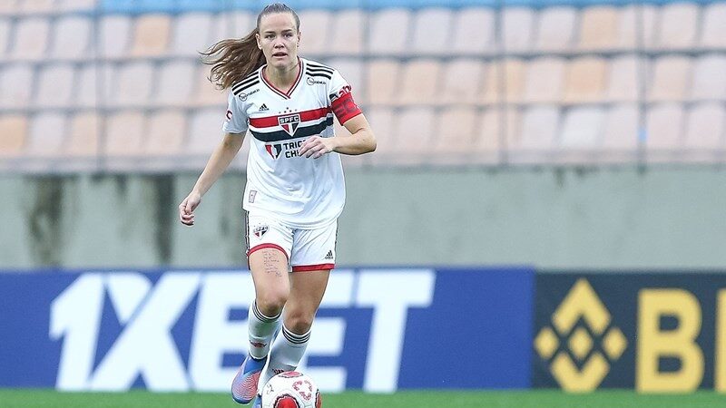 Ferroviária anuncia contratação da meia Maressa para temporada 2026