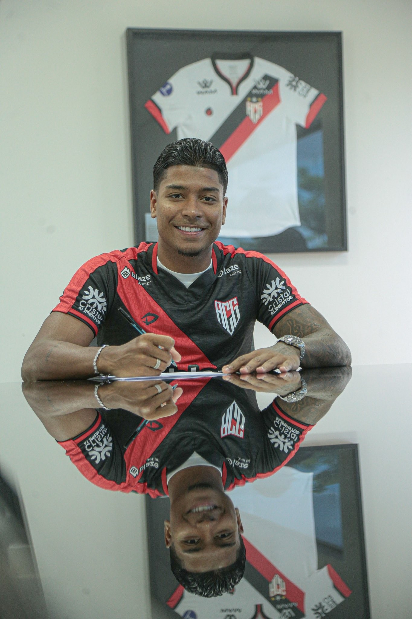 Atlético-GO anuncia contratação do meia Matheus Índio
