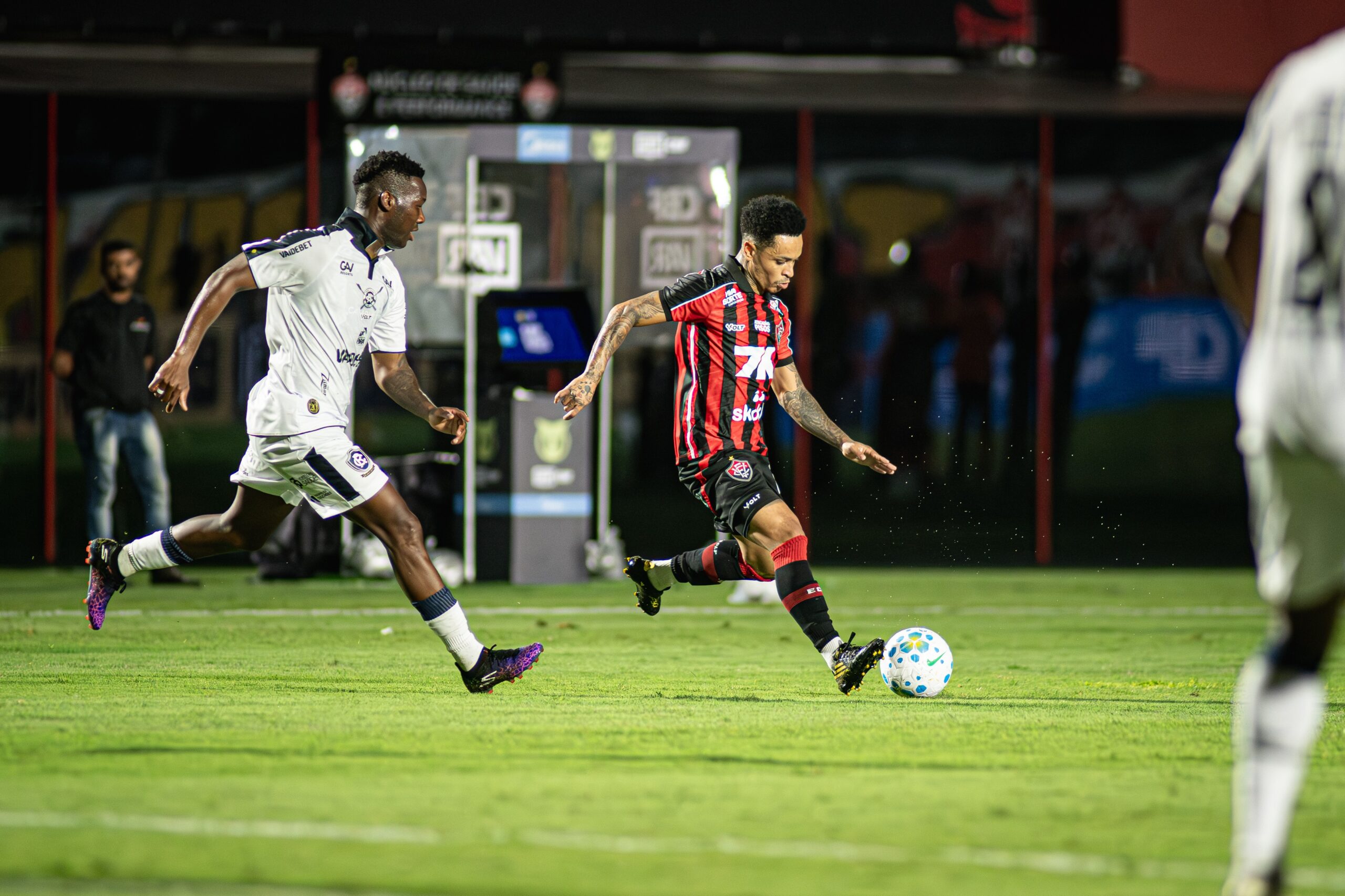 Análise: ainda sem reforços e mexidas ineficientes, Remo é presa fácil para o Vitória no segundo tempo