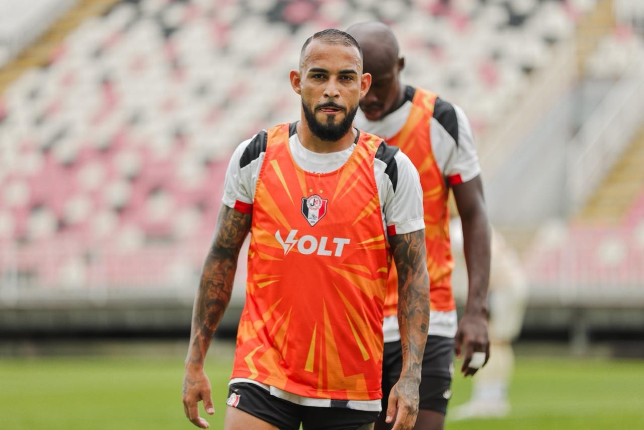 “Uma nova oportunidade”, diz Natanael, novo lateral do Joinville