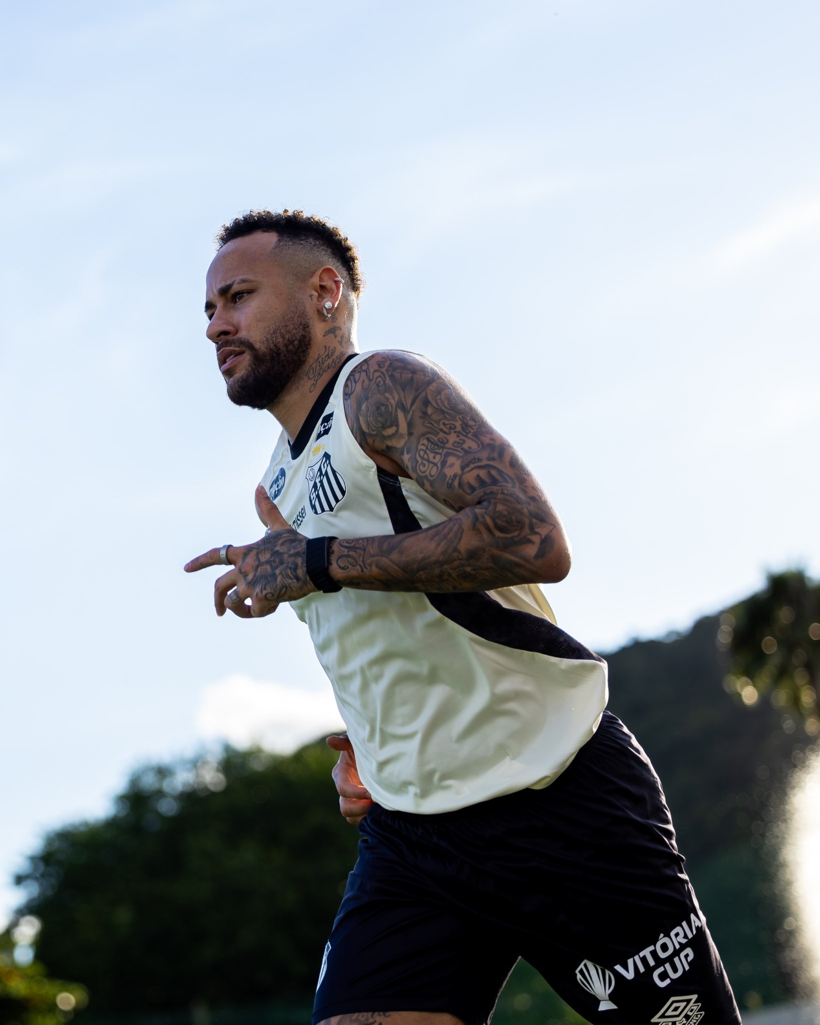 “Agradecer que o Neymar não vem”, diz meia da Chapecoense antes de jogo com o Santos