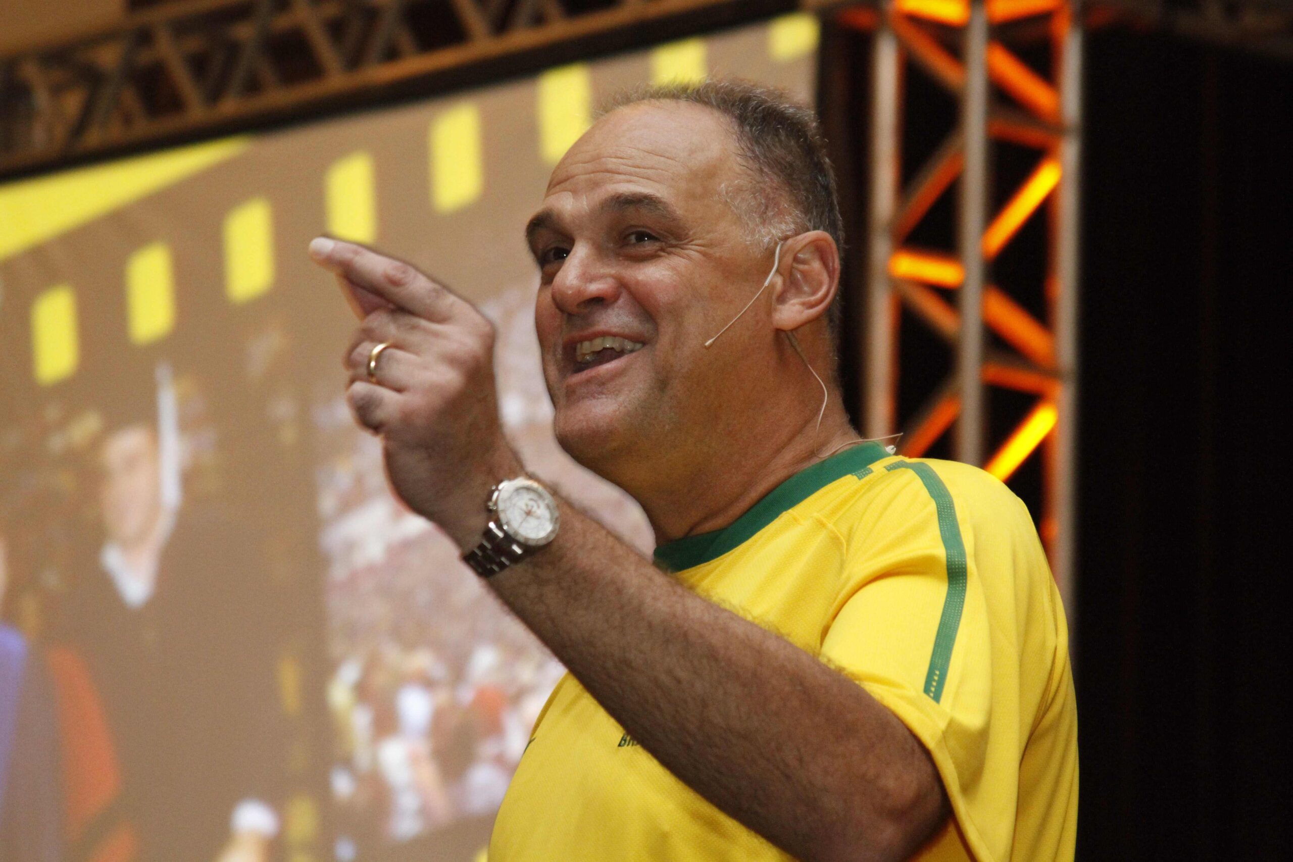 Oscar Schmidt e campeões olímpicos da vela e vôlei de praia entram no Hall da Fama do COB