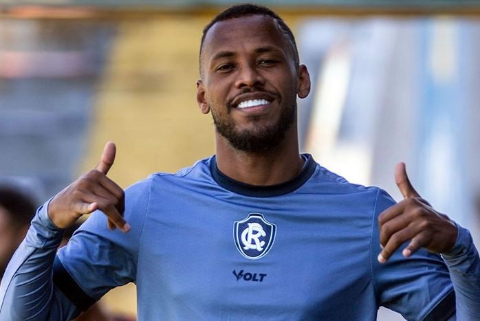 Após mais de dois meses, Santa Cruz, enfim, oficializa contratação do lateral-direito Pedro Costa