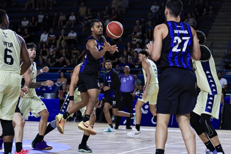 Pinheiros controla Rio Claro e volta a vencer no NBB após duas derrotas