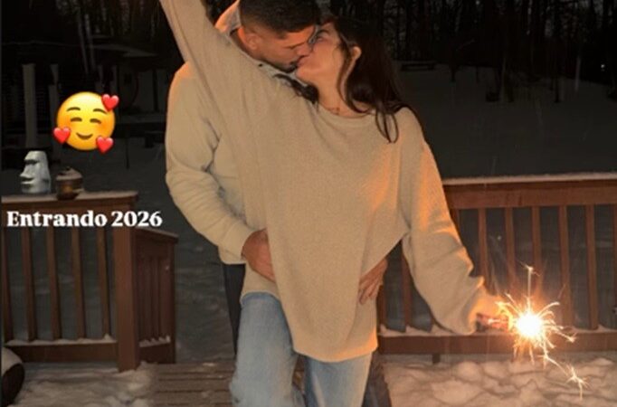 Alex Poatan posta foto de Ano Novo em clima de romance com lutadora do UFC