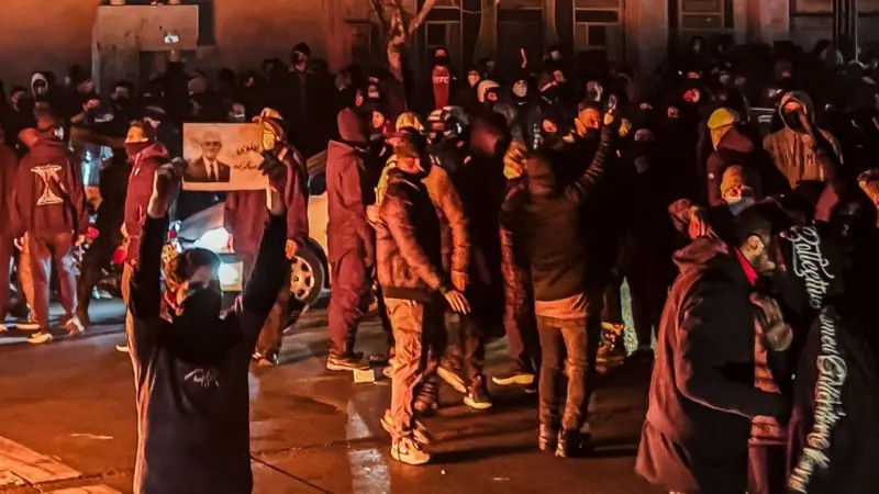 Por que protestos no Irã atingiram dimensão inédita na história do país