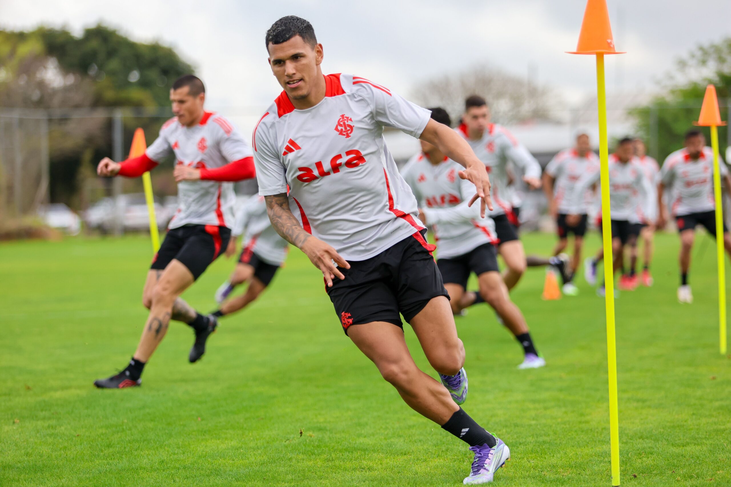 Inter anuncia renovação com Braian Aguirre; veja o tempo de contrato