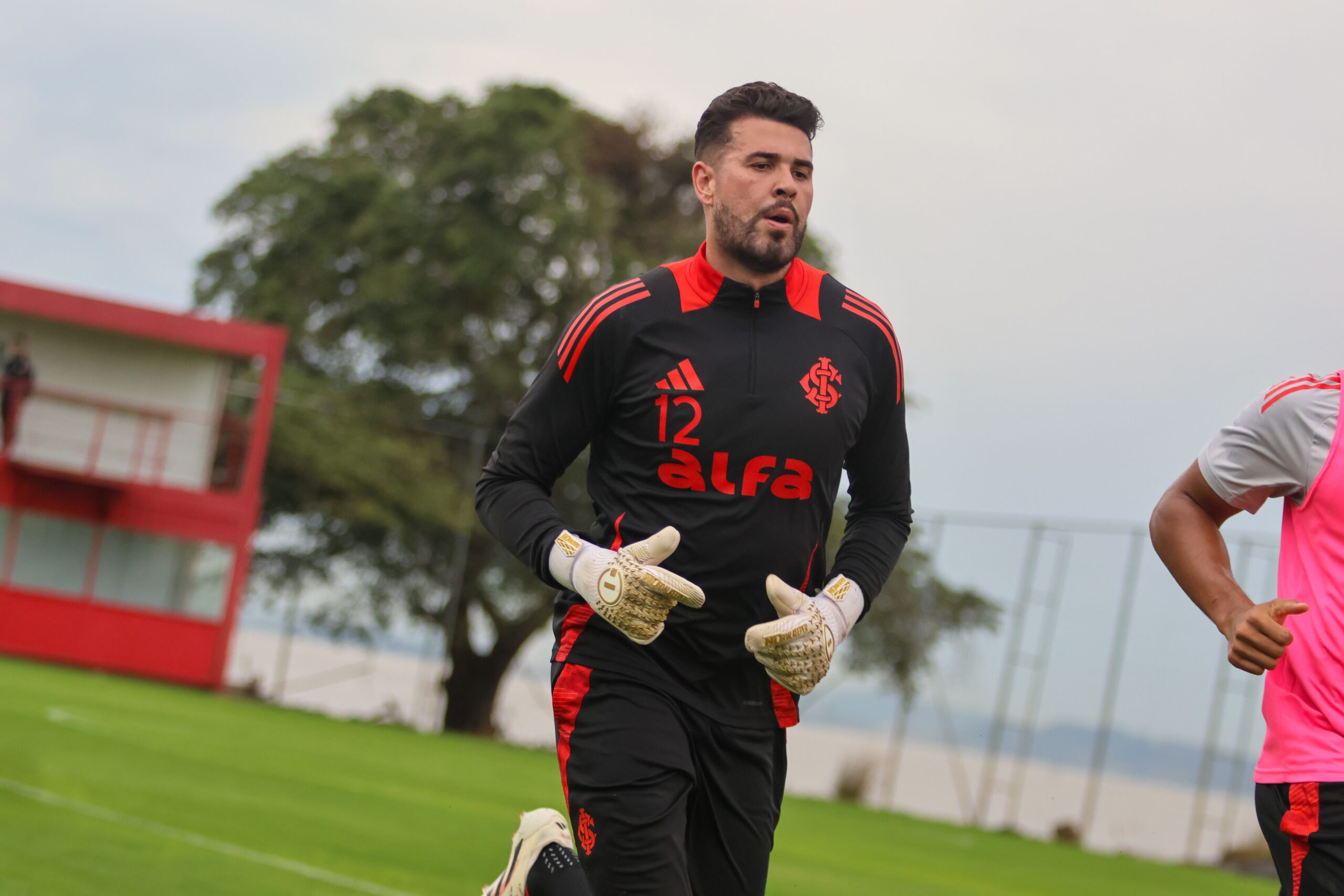 Goleiro do Internacional chega em Belém nesta quarta-feira para assinar com Remo