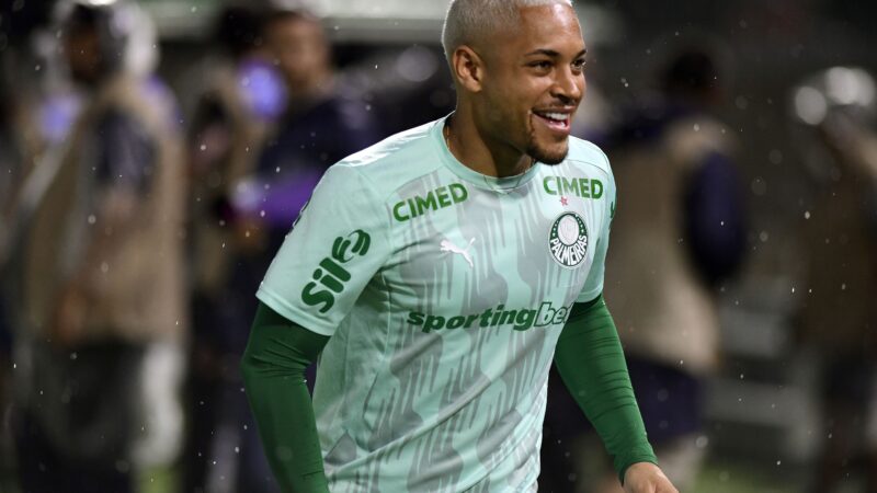 Escalação do Palmeiras: Vitor Roque não tem lesão, e Andreas Pereira inicia transição física