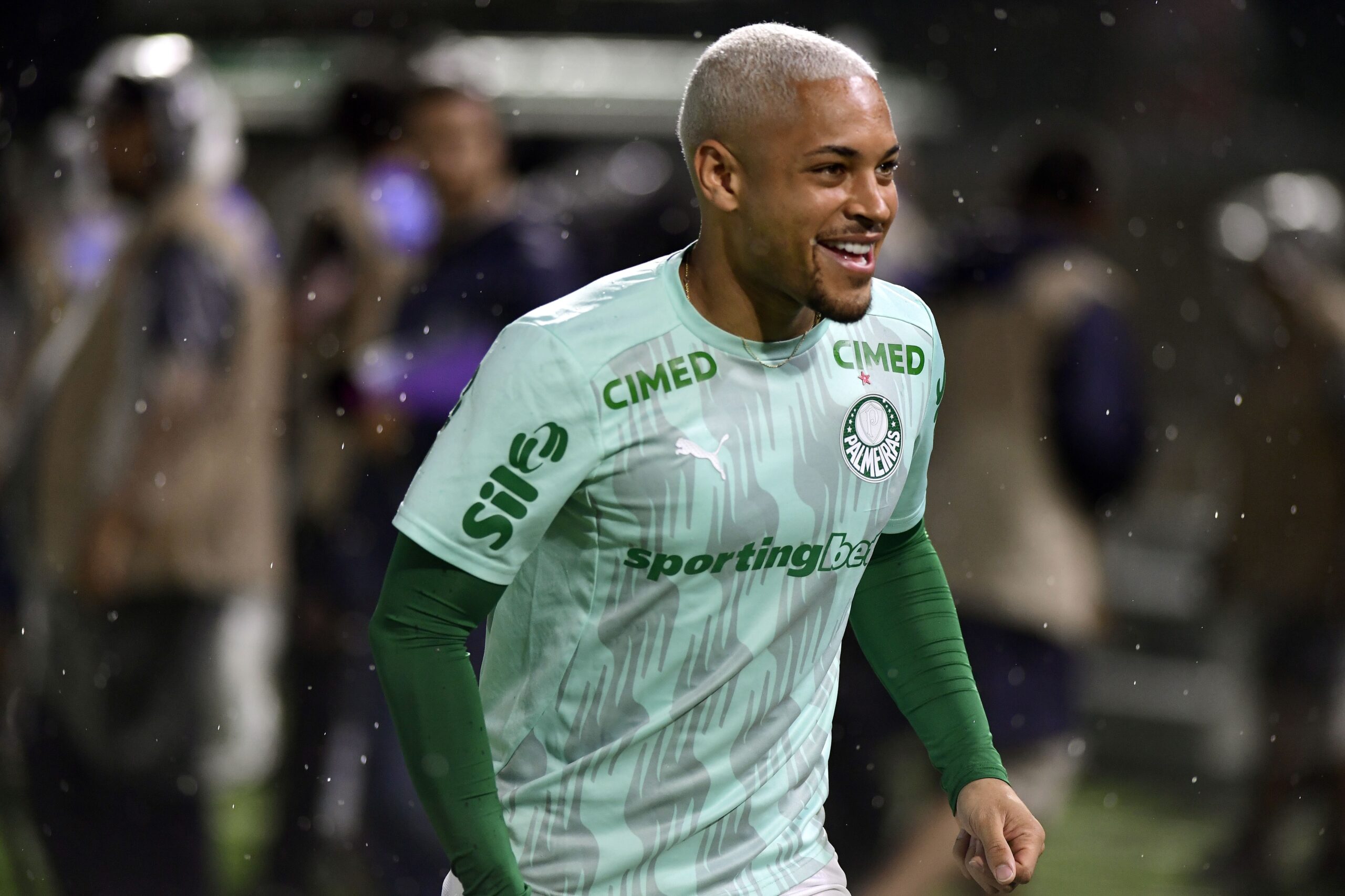 Escalação do Palmeiras: Vitor Roque não tem lesão, e Andreas Pereira inicia transição física