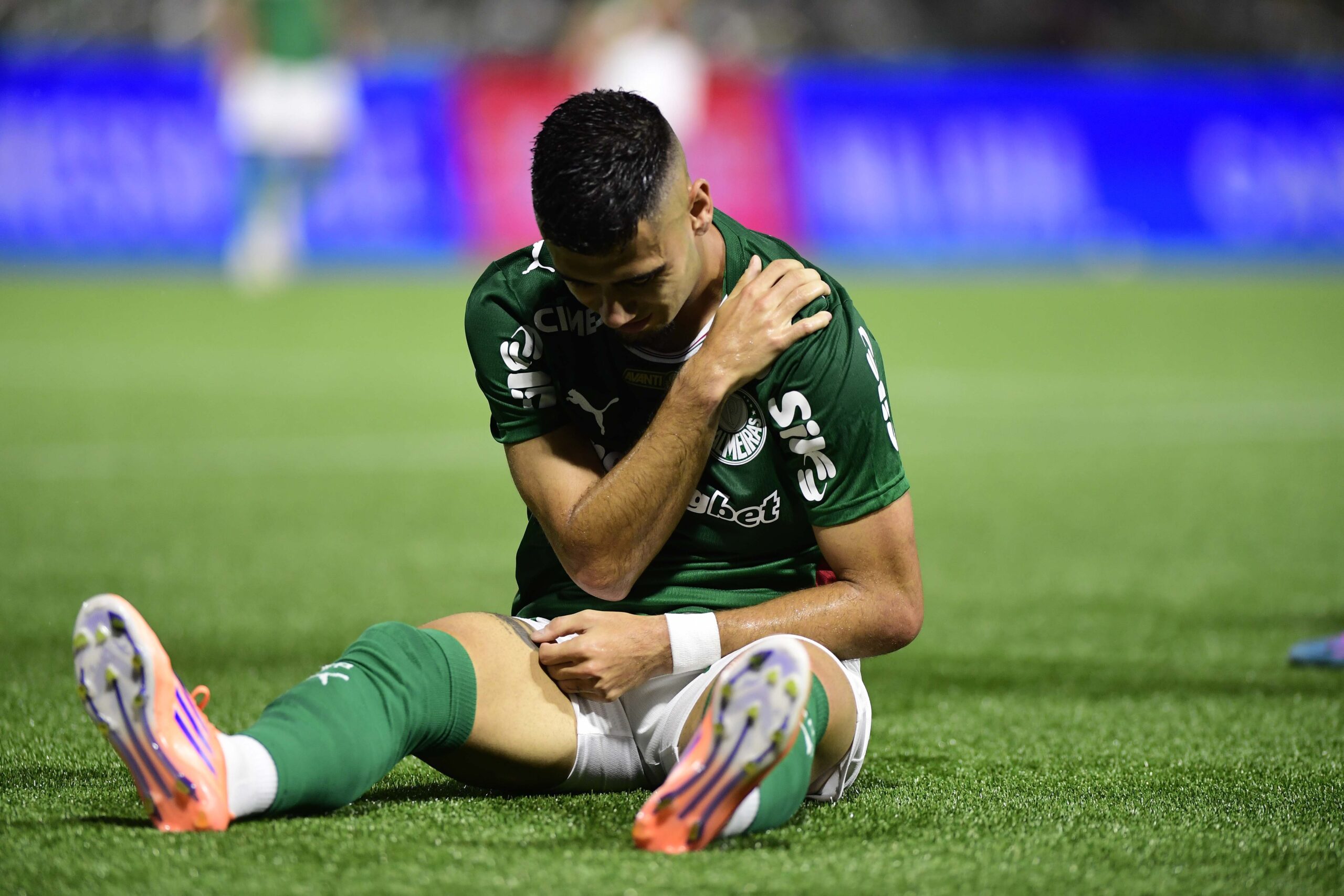 Andreas Pereira é diagnosticado com trauma no ombro e deve desfalcar Palmeiras por um mês