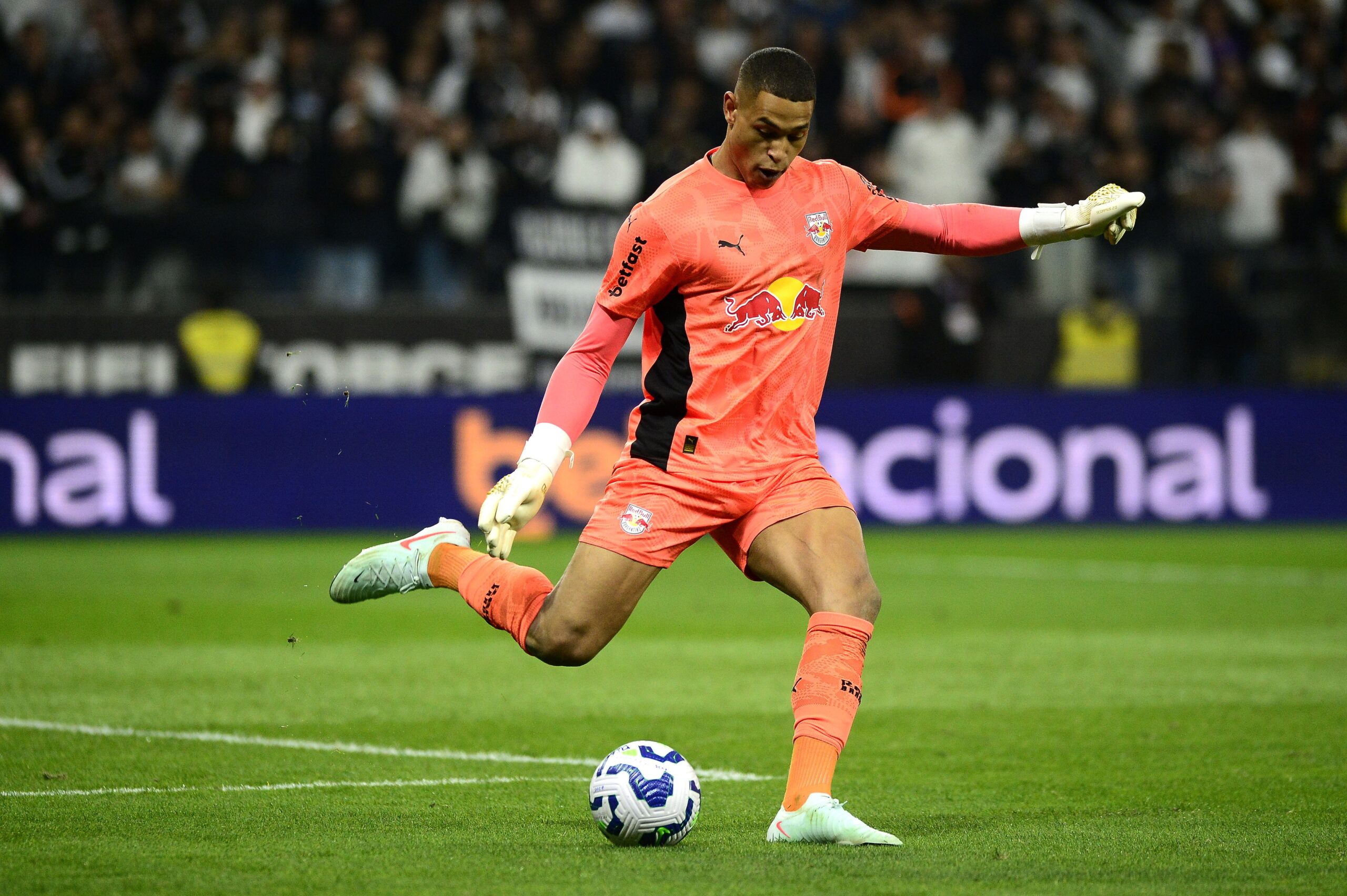 Bragantino anuncia venda do goleiro Lucão ao Gil Vicente, de Portugal