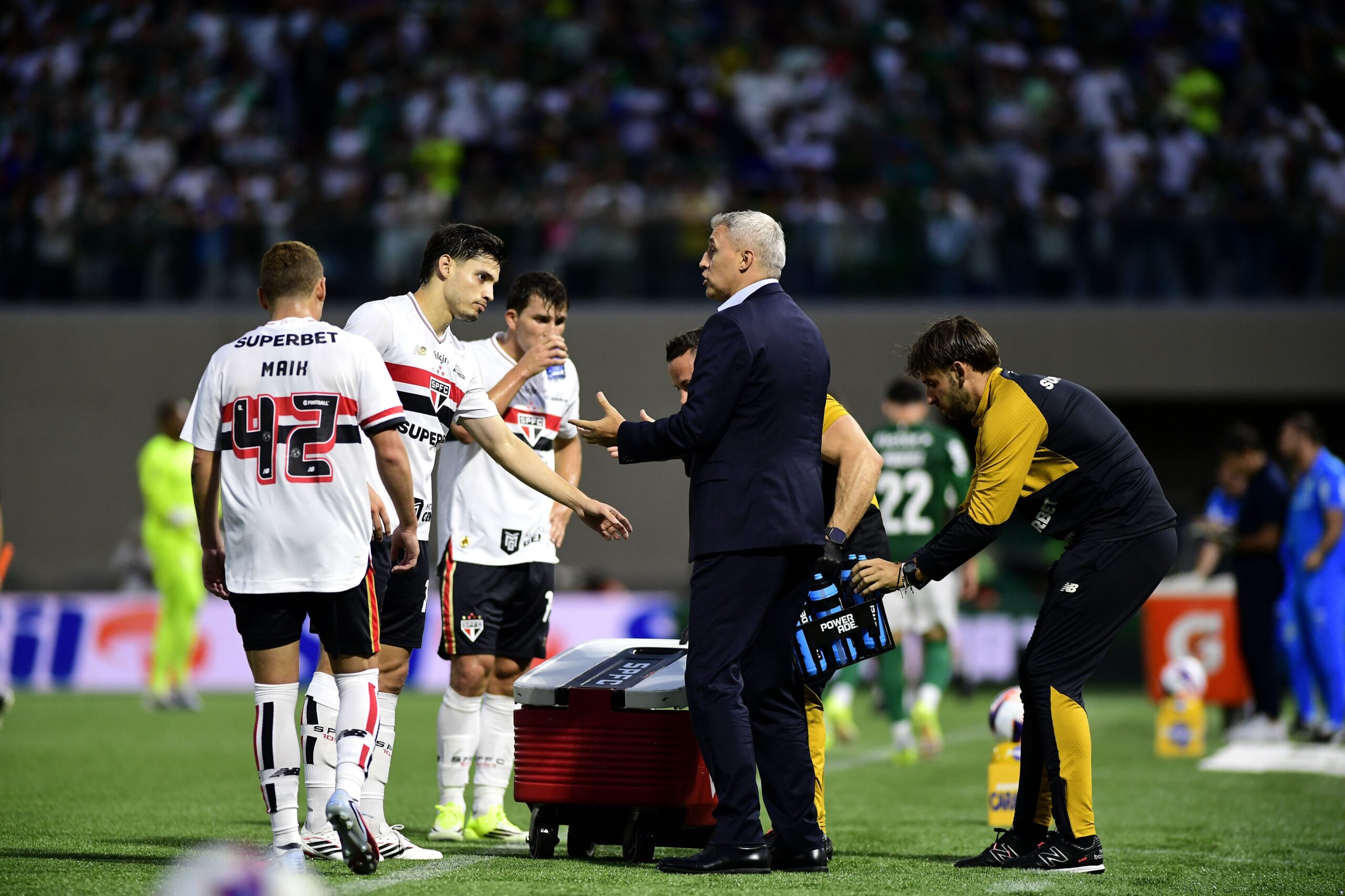 São Paulo luta só para não cair no Brasileirão? Comentaristas opinam