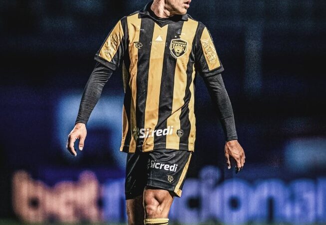 Fora dos planos do Amazonas, Nicolás Linares acerta com o Gimnasia