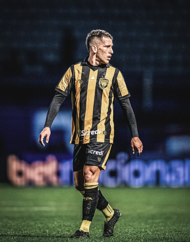 Fora dos planos do Amazonas, Nicolás Linares acerta com o Gimnasia