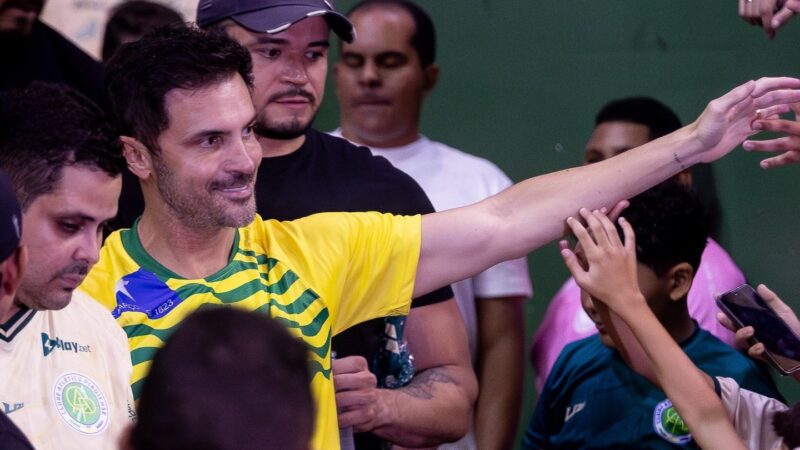 📸 FOTOS: veja registros de Falcão, rei do futsal, em passagem no Piauí para jogo amistoso