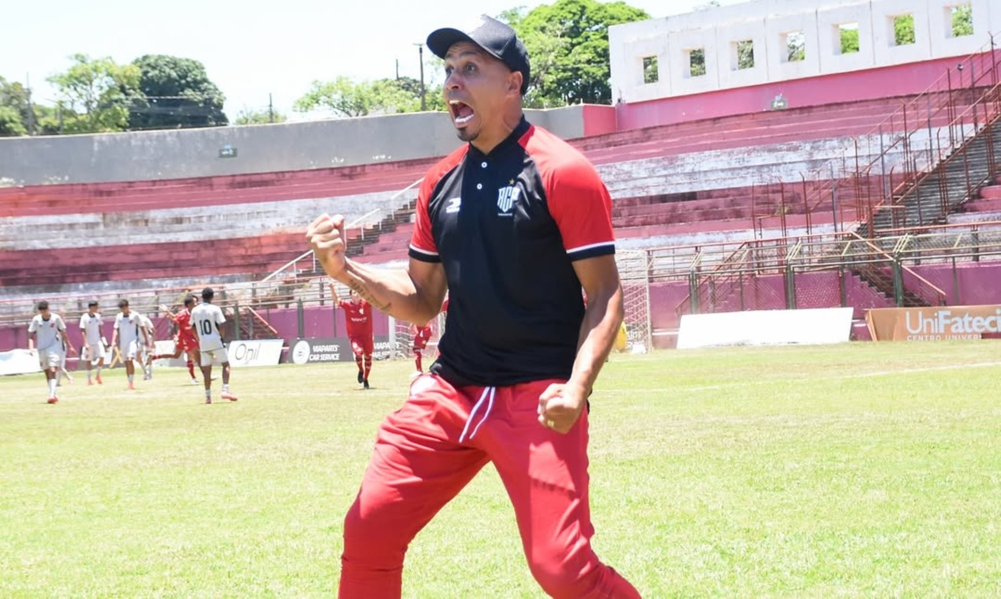 Lembra dele? Ex-Flamengo é anunciado como técnico do time de Gusttavo Lima no Paraná
