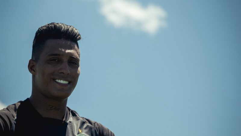 Capitão do Coritiba, Sebas Gómez pode se tornar estrangeiro com mais jogos na história do clube