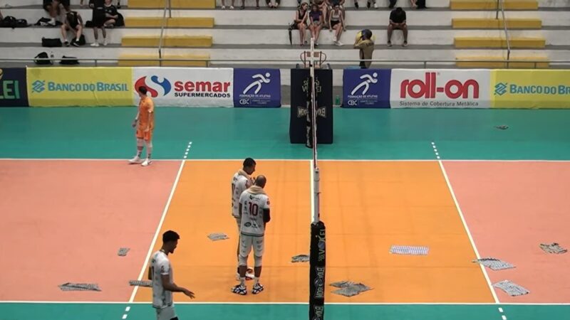 Com goteiras na quadra e mais de 4h de jogo, Mogi vence Blumenau no tie-break pela Superliga B