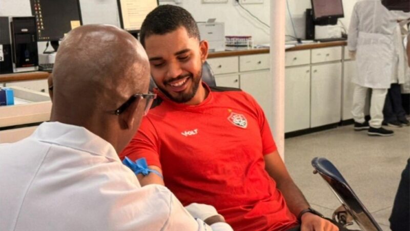 Com estoque crítico de sangue, goleiro do Vitória reforça doação; veja como ajudar