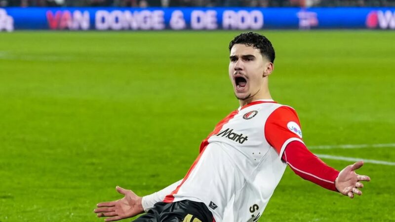 Filho de Van Persie faz golaço de bicicleta na Holanda; veja vídeo